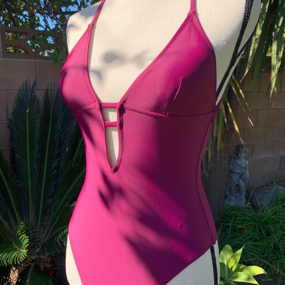 One-piece swimsuit by Cupshe - Picture 5 of 14